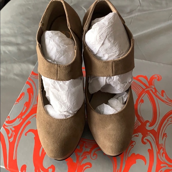 Kelsi Dagger Taupe Suede Platform Heels - Picture 2 of 3